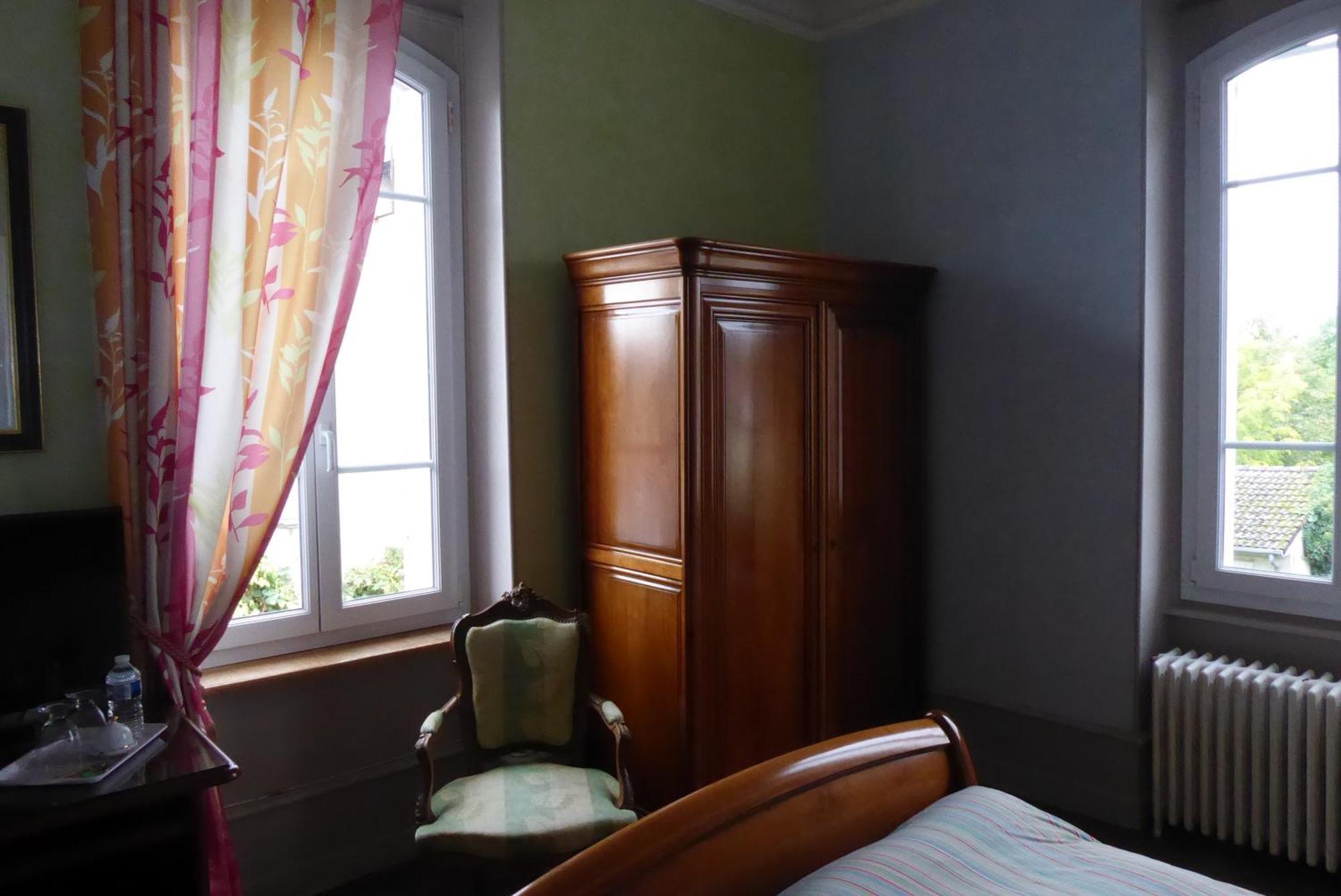 La Dragee Hote, Chambres Chez L'Habitant 베르됭쉬르뫼즈 객실 사진